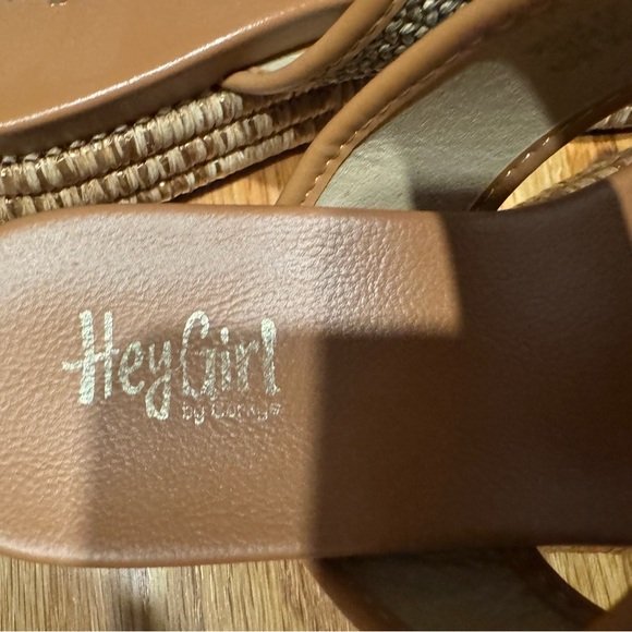 Corkys Tan and Brown Woven Sandals - Picture 5 of 5